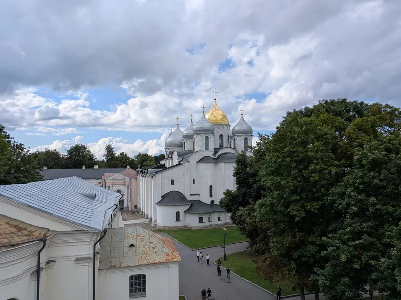 Софийский собор в Новгородском кремле с золотым куполом